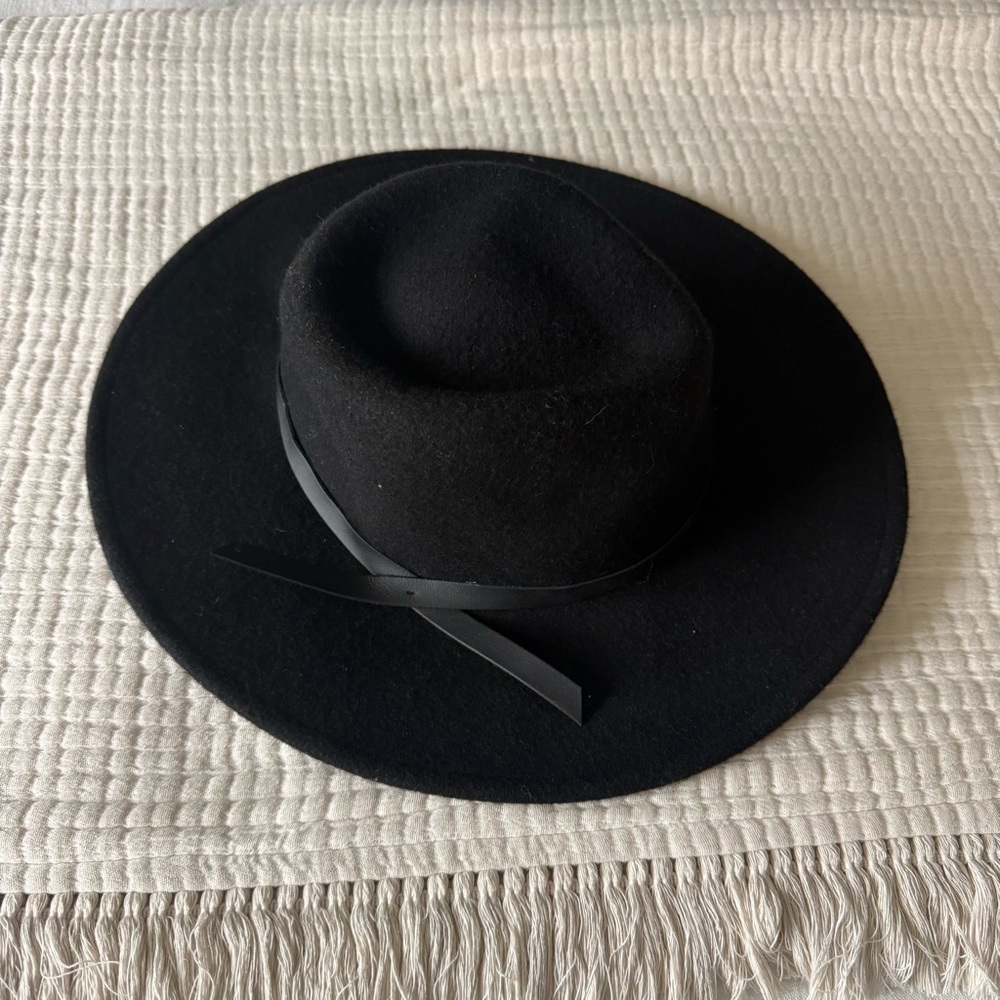 Black 100% Wool Wide Brim Hat – Adjustable Fit – Like New